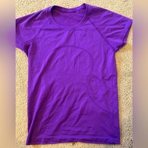 EUC Lululemon Swiftly Tech Short Sleeve 2.0 in Atomic Purple